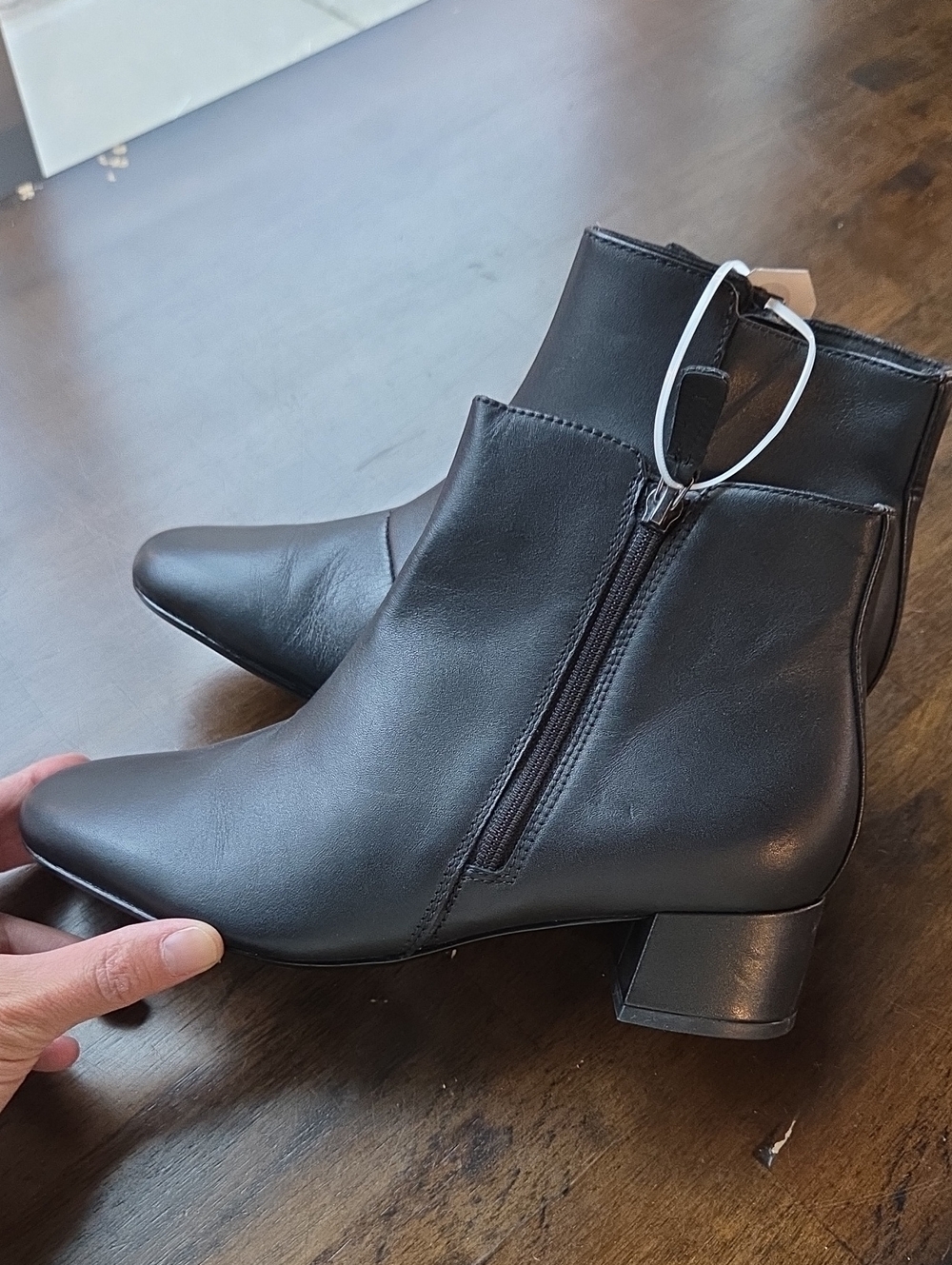 Clarks Size 6.5 Sleek Black Ankle Leather Booties with Low Block Heel